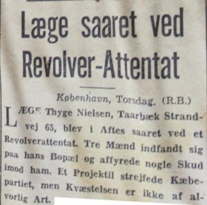 DOCTOR INJURED IN GUN ATTACK Yesterday afternoon at 4:40 pm the doorbell rang at the residence of police officer K Schmidt, Lyshøjgaardsvej 37. Some armed men attempted to enter the premises, but Schmidt managed to shut the door. The men shot through the door, however, and wounded his shoulder and hip. He was taken to Kommunehospitalet.