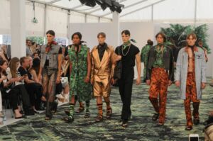 The men’s fashion label Asgar Juel Larsen showed its collection `Ecstatic Lust´. Precisely designed cuts in wild tropical patterns and big jackets that evoked an army style were perceived very positively, promising a colourful next season of men’s fashion.