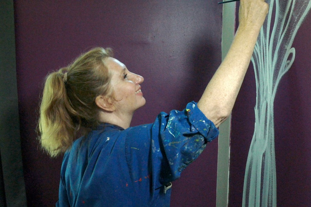 Maria Dubin painting Kongelunden walls